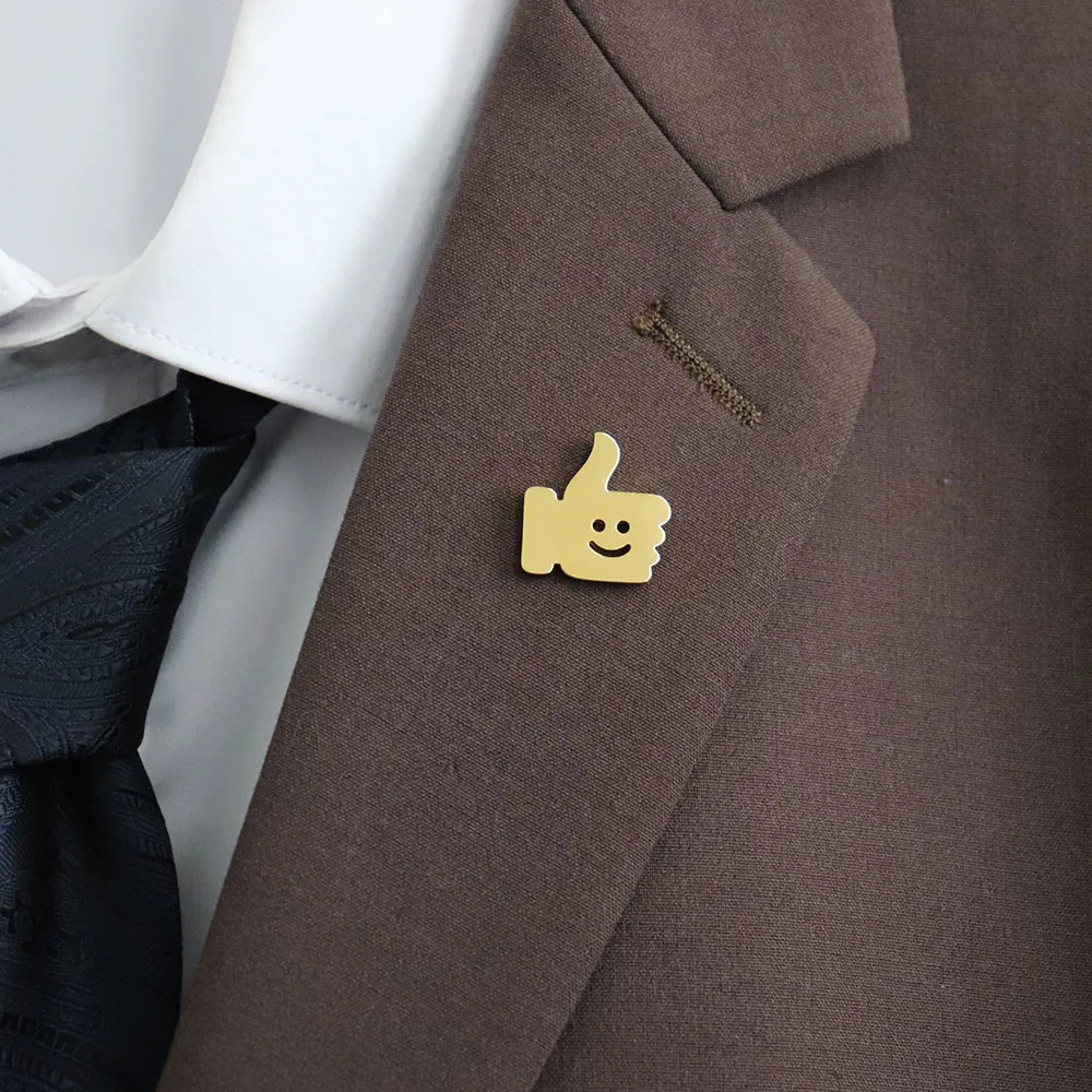 Smiling Thumbs up Brooch Made of Stainless Steel Material Suitable for Parties, Weddings, Family Gifts, Smiling Service