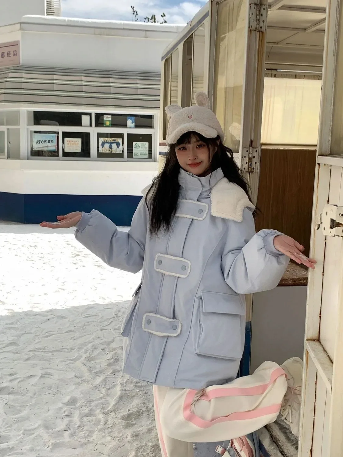 سترات نسائية بقلنسوة للخريف من الصوف المرقعة بأزرار ميدي وياقة واقفة للمدرسة الجامعية Preppy أنثوية فنية فريدة من نوعها OL