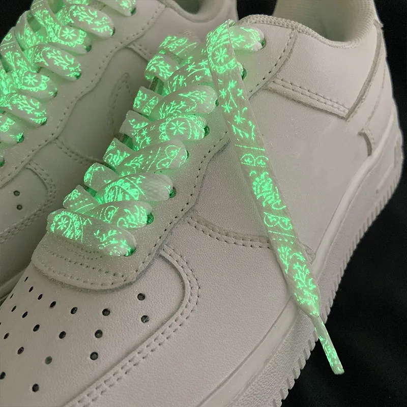 1 Paar fluoreszierende Schnürsenkel für Nachtläufe, coole flache Schnürsenkel mit Splash-Ink-Druckmuster für Sneaker und Leinenschuhe – Detail 6
