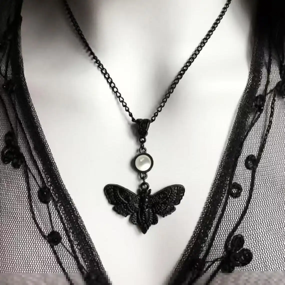 Gothic Eagle Moth Necklace Fashionable Simple Versatile Insect Jewelry Halloween Christmas Gift