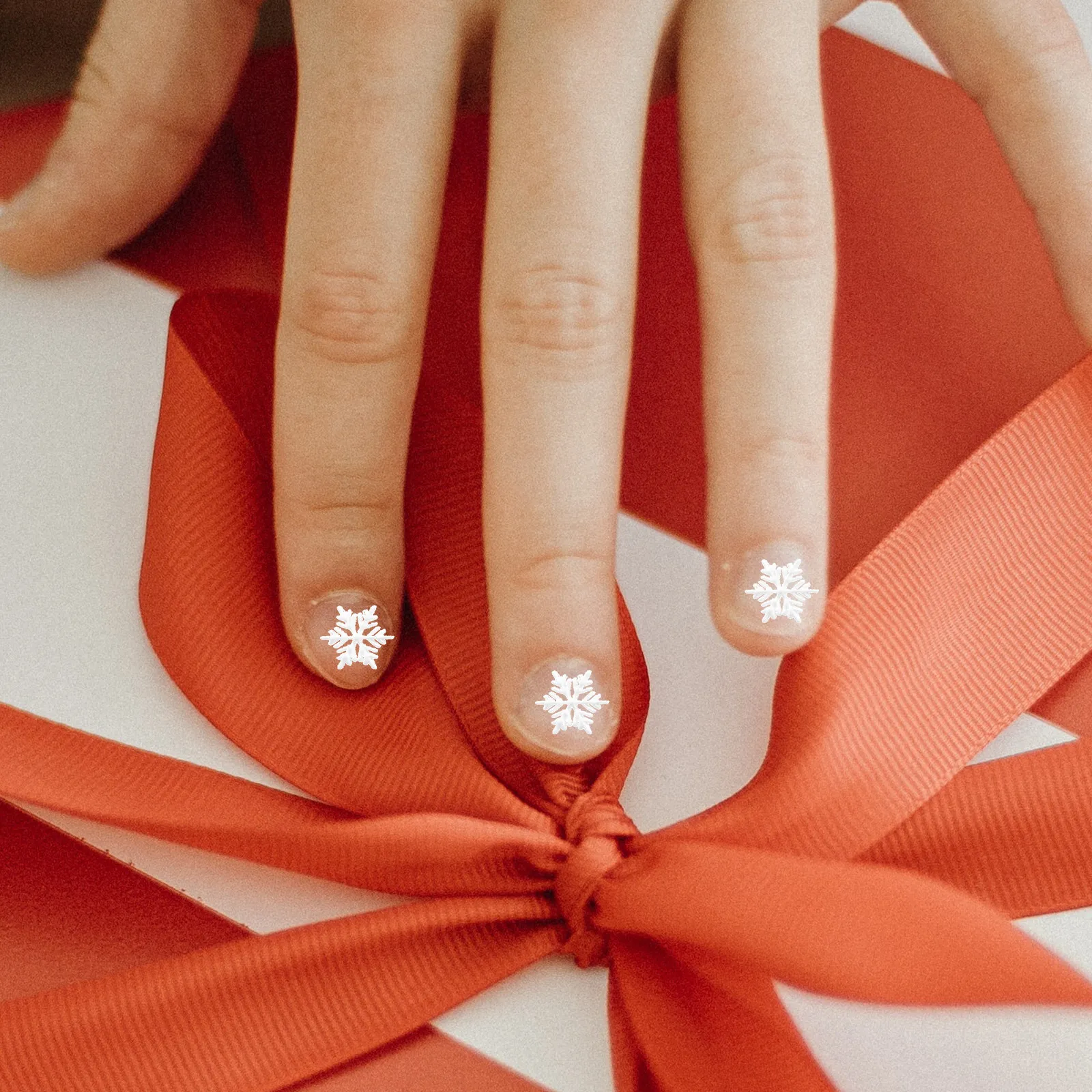 

Набор из 4 наклеек для ногтей с тиснеными снежинками, DIY-декор для маникюра, цветочные наклейки для ногтей, украшения для маникюра для женщин, маленькие снежинки для маникюра