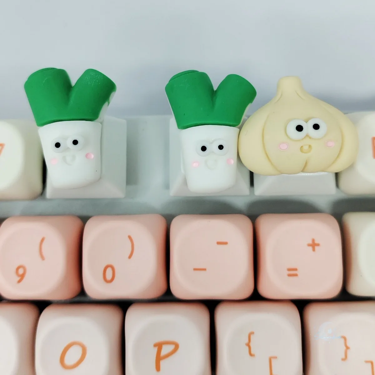 

Scallion Garlic Keycaps Cherry Profile Cartoon Key Caps Cross Axis Mechanical Keyboard Replacement Button PC Gaming Accessories