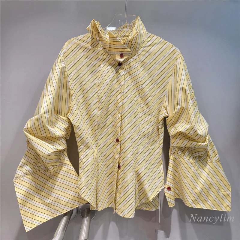 

2024 Autumn New Retro Design Bubble Stand-up Collar Blouse Lace Waist Trimming Short Yellow Stripe Shirt Top for Women