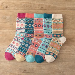 5 Pairs New Man Women Thick Winter Warm Socks Retro Style Dot Wave Pattern Couple Models Free Size