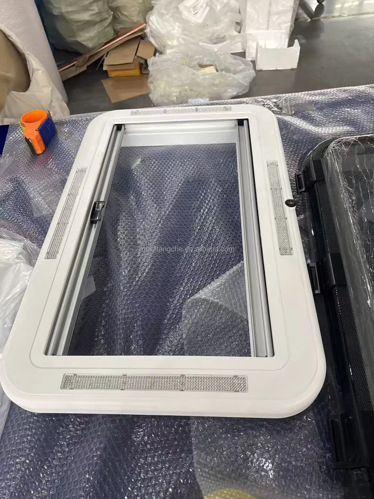All-in-one Aluminum Alloy RV Roof Window Ventilation & Lighting Air Insect-Proof Privacy Protection for Camping Vehicles