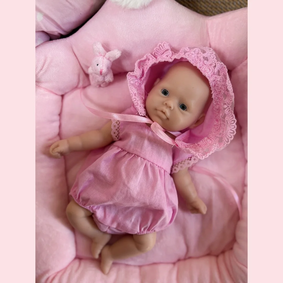 10-calowa / 2 Style Zmywalna Nielakierowana Lalka Dziewczynka z Otwartymi Oczami, Silikonowa, Miękka w Dotyku, Realistyczna Bebe Reborn