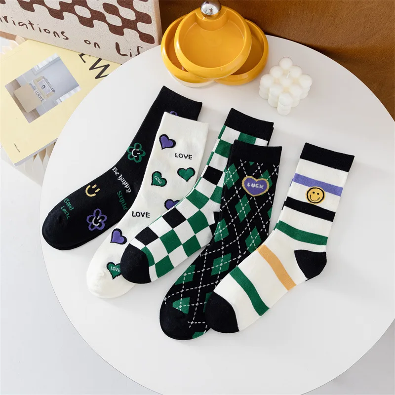 2022 Hot Sale New Trendy Checkboard Men's Cotton Fancy Smiling Plaid Love Sport Crew Socks