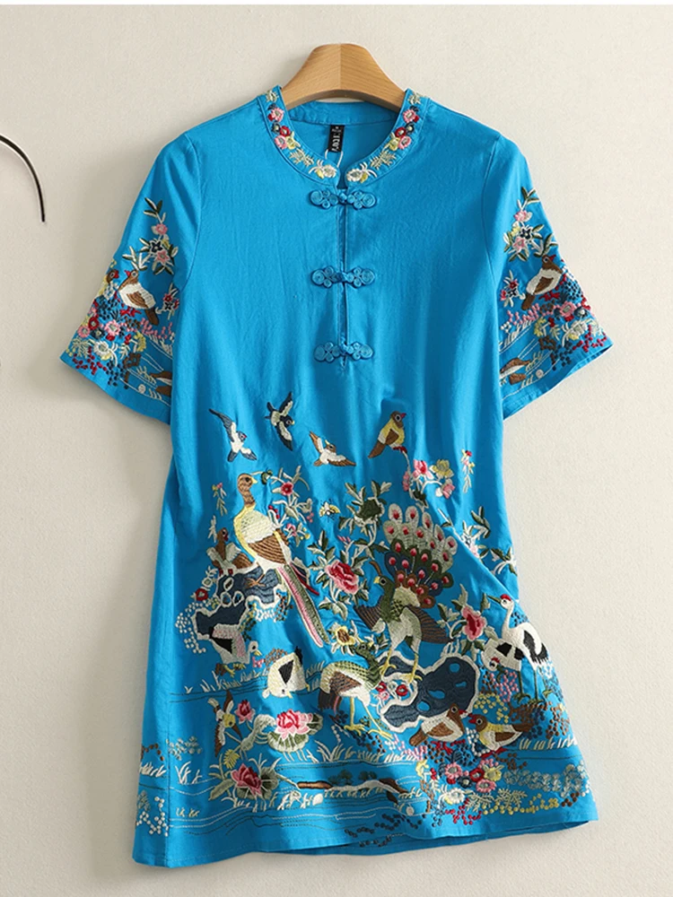 เดรสปักลายสไตล์เรโทร แนวชาติพันธุ์ ความยาวปานกลาง ไซส์พลัส สำหรับผู้หญิง แฟชั่นกระดุมกลม คอปก แขนสั้น เหมาะสำหรับฤดูร้อน