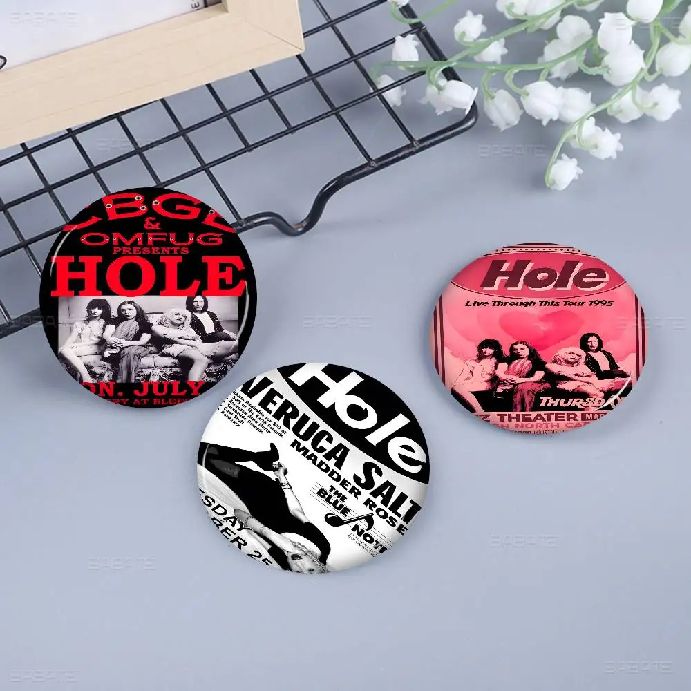 

Alternative Rock Band Hole Photo Brooches Creative Round Badge Gifts Pins 32/44/58mm