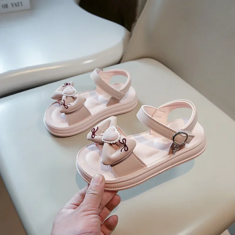 

Сандалии с бантом для девочек, детская обувь, детские сандалии с открытым носком и петлей на крючках, лето 2026, модная пляжная обувь для девочек на плоской подошве