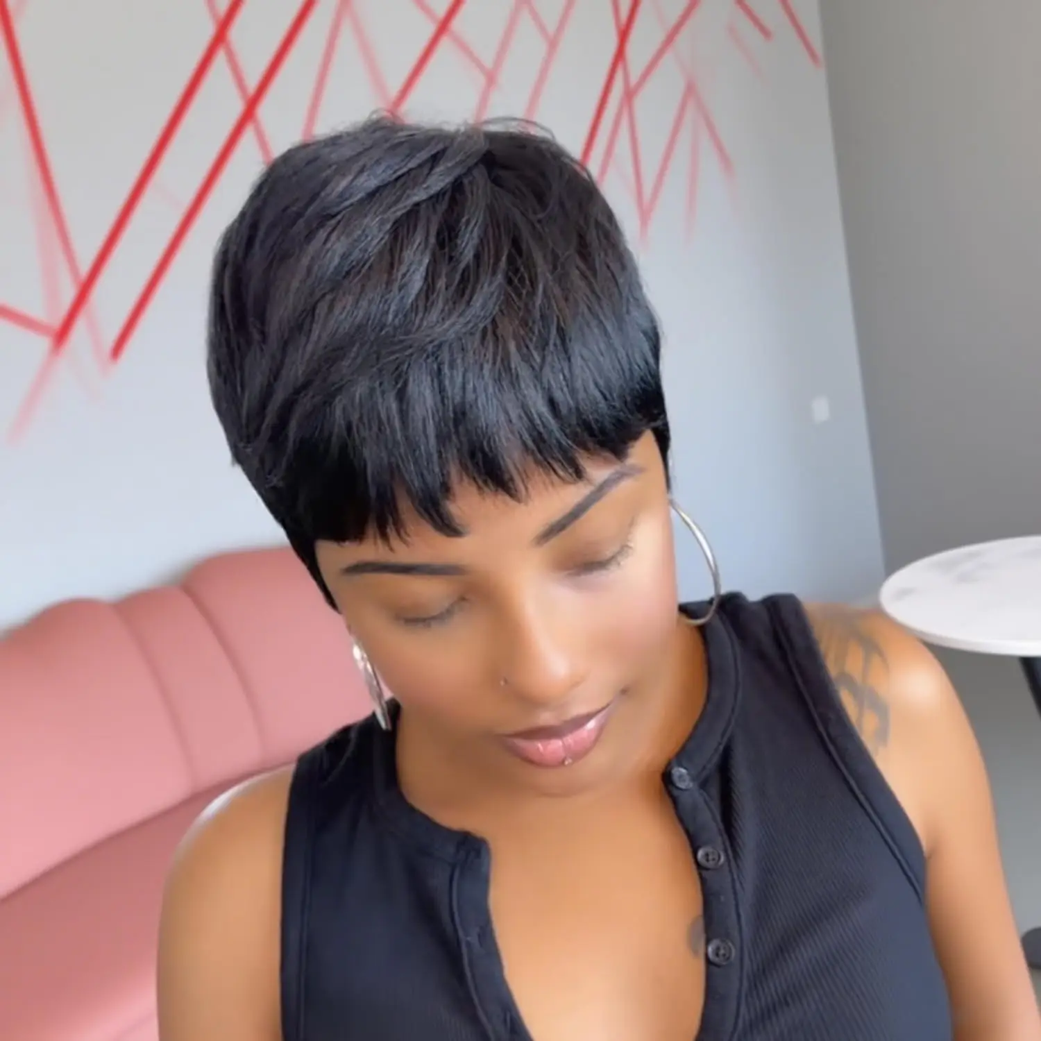 สั้น Pixie ตัดวิกผมผมมนุษย์สั้น Pixie วิกผมผู้หญิงสีดําบราซิลผม Full Machin