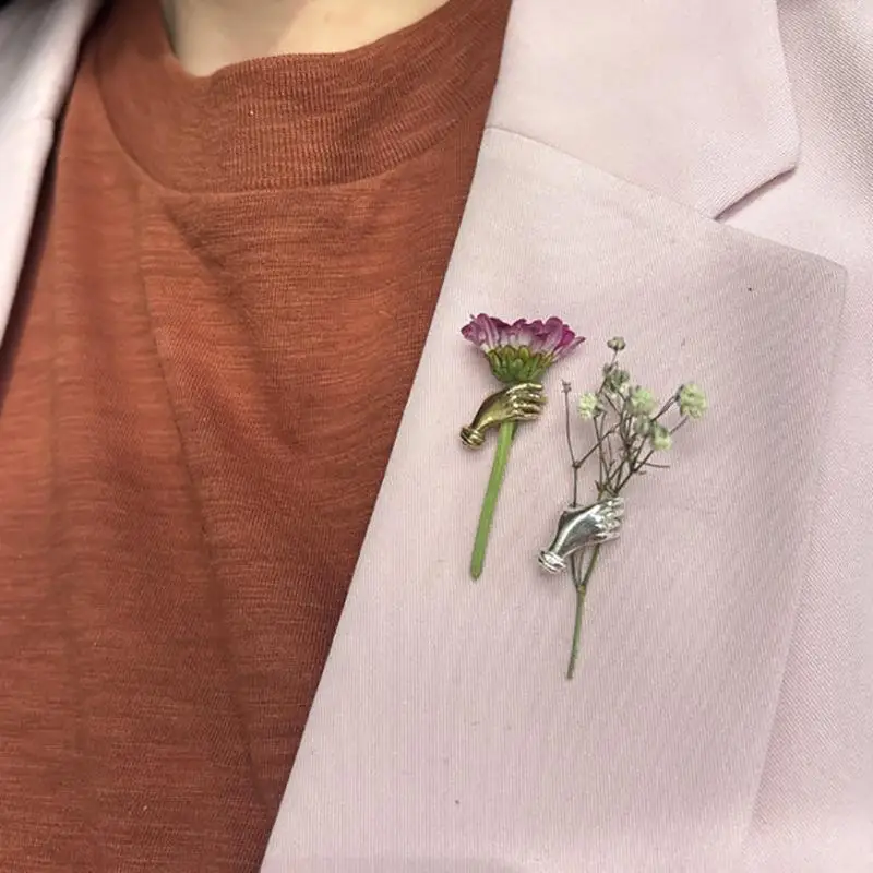 Fashion Alloy Hand-Held Flower Necklace Brooch Versatile Suit Pin Accessories For Daily Wear Parties Gifting