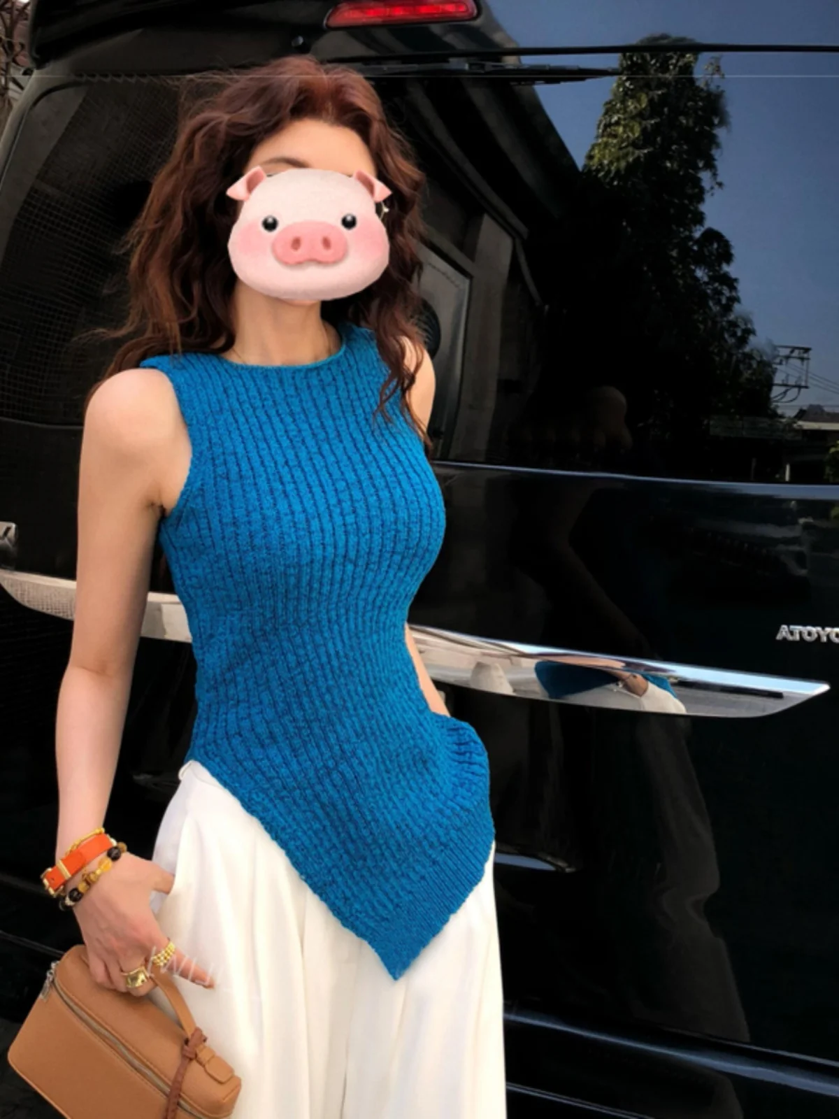 ホワイトニットスリムフィットノースリーブベスト女性のための夏のアウター不規則なヘムラインカジュアルストレートカットシングルピース