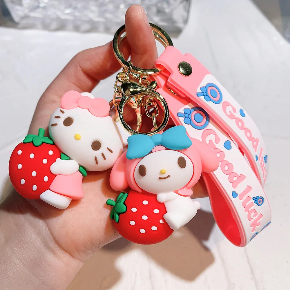 Portachiavi Sanrio a tema Fragola Cinnamoroll Kuromi My Melody Hello Kitty Portachiavi Borsa Impiccagioni Figurina Accessorio per borsa con ciondolo