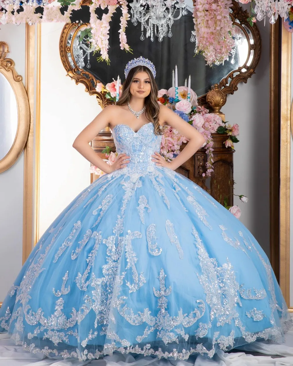 فساتين سندريلا Quinceanera باللون الأزرق السماوي الفاتح ثوب حفلة على شكل قلب مزين بالدانتيل مزين بالترتر للحفلات الراقصة الجميلة 16 فستان