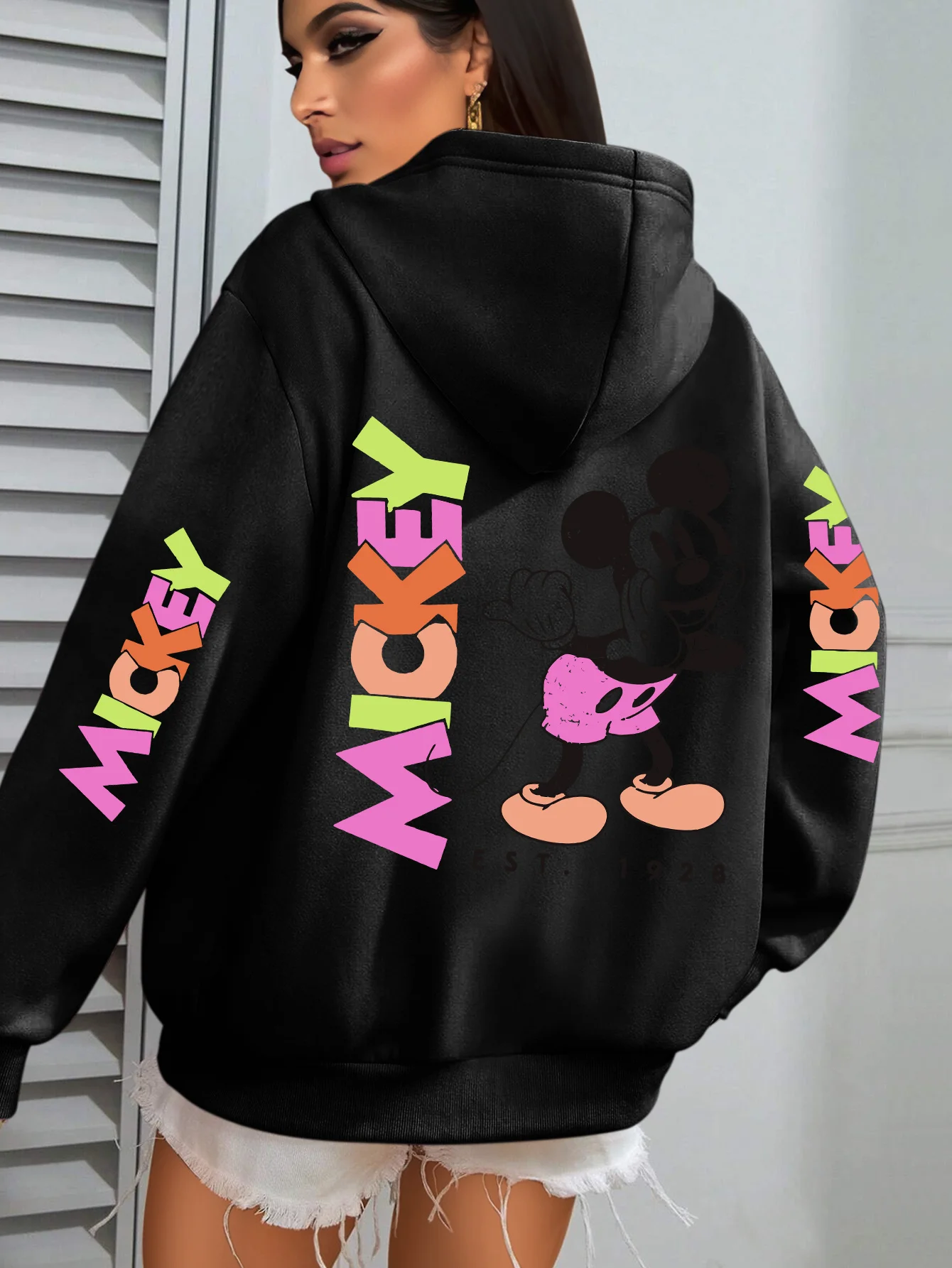 

2025 New Retro Disney Mickey Casual Fashion Trendy Sports Hoodie Series Autumn/Winter Campus Style Suitable for Boys and Girls