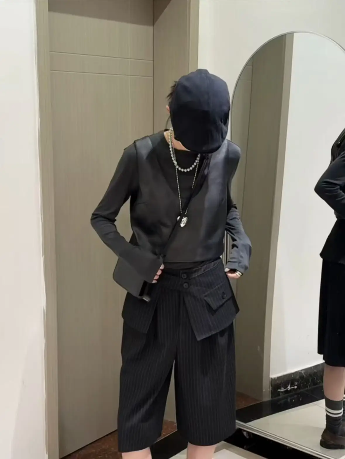 

Retro American Sle Women's Leather Vest Faionable Ele Outerwear Trendy oulder Pad Top Commute Sle V-Ne Color