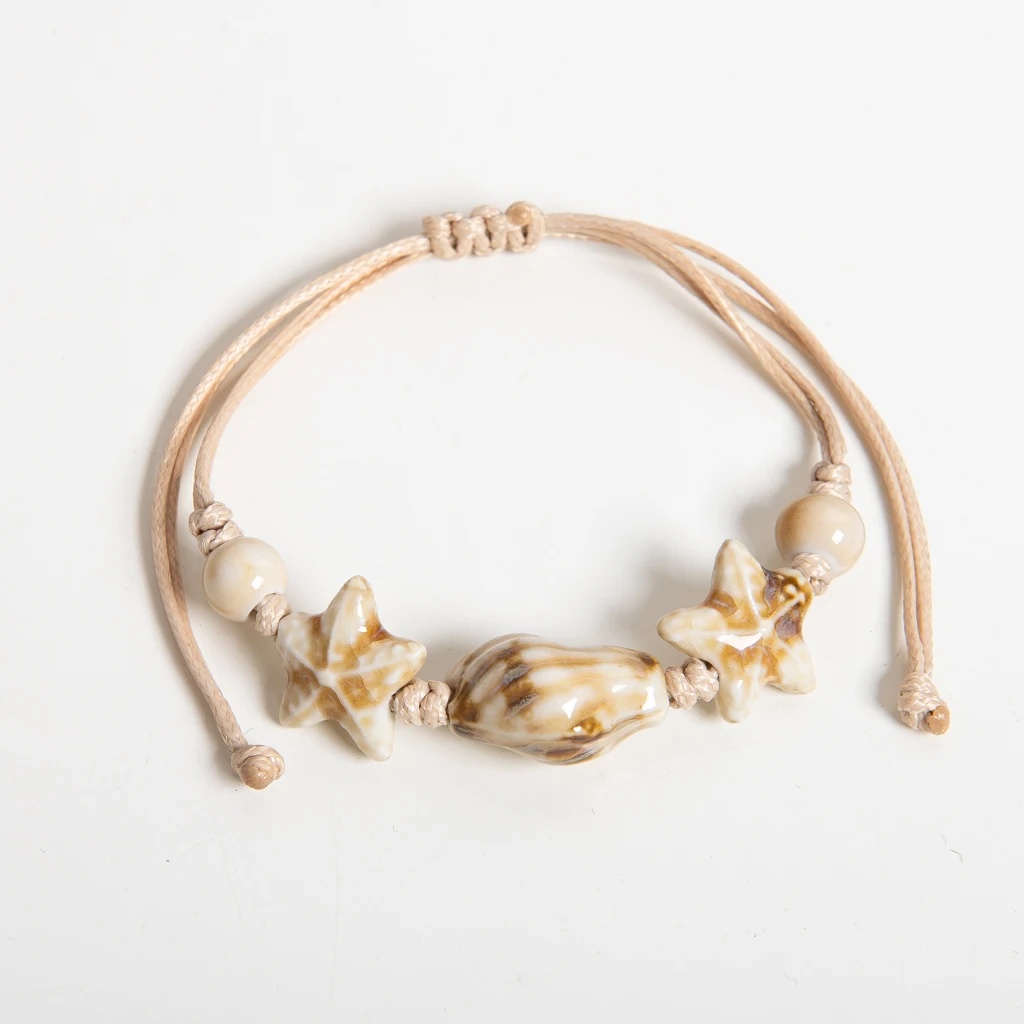 صدف من السيراميك الأبيض مصنوع يدويًا وسوار من الخرز على شكل نجمة قابل للتعديل من حبل الشمع على طراز الشاطئ الساحلي للأزواج والأصدقاء