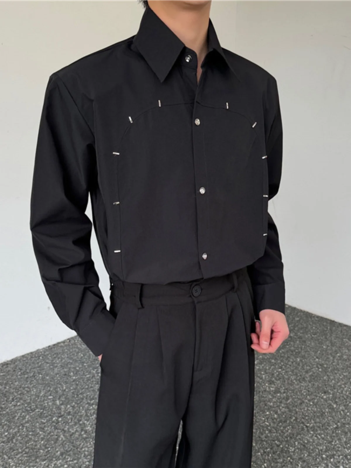 

Многоцветная рубашка с металлическими заклепками, свободного кроя, повседневная, мужская, универсальная, из полиэстера, весенняя, модная.