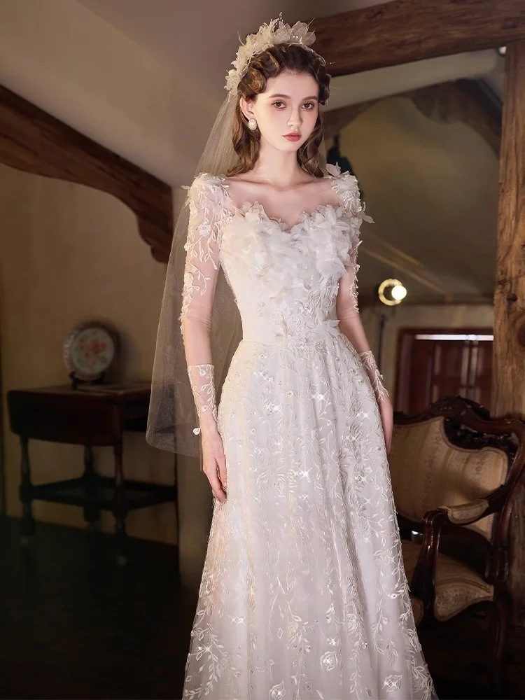 

A new light luxury simple lightweight and dress for going out