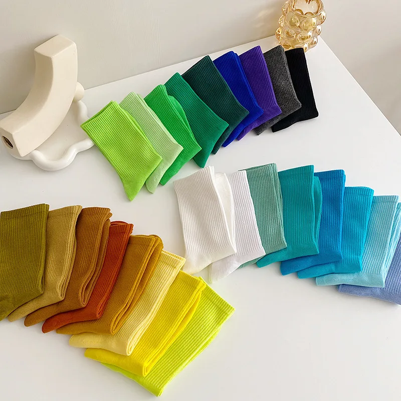 

2022 Autumn Winter Fashion Cotton Knitted Women Socks Solid Japan Style Cute Long Socks for Women Harajuku Vintage Streetwear