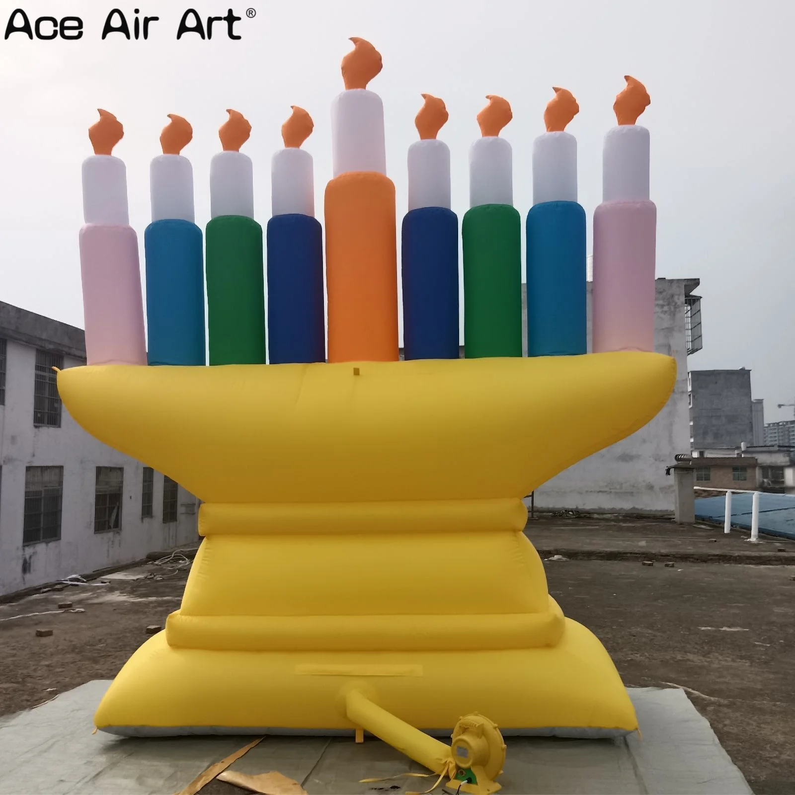 Décoration gonflable géante de Menorah de Hanukkah pour les événements de vacances juifs et les promotions extérieures Affichage de festival personnalisé