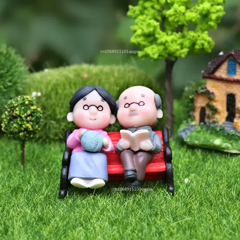 Cute Old Grandpa Grandma Sitting Park Chair Father-in-law Doll Model Micro Landscape Decoration Small Ornaments Decoración Hogar