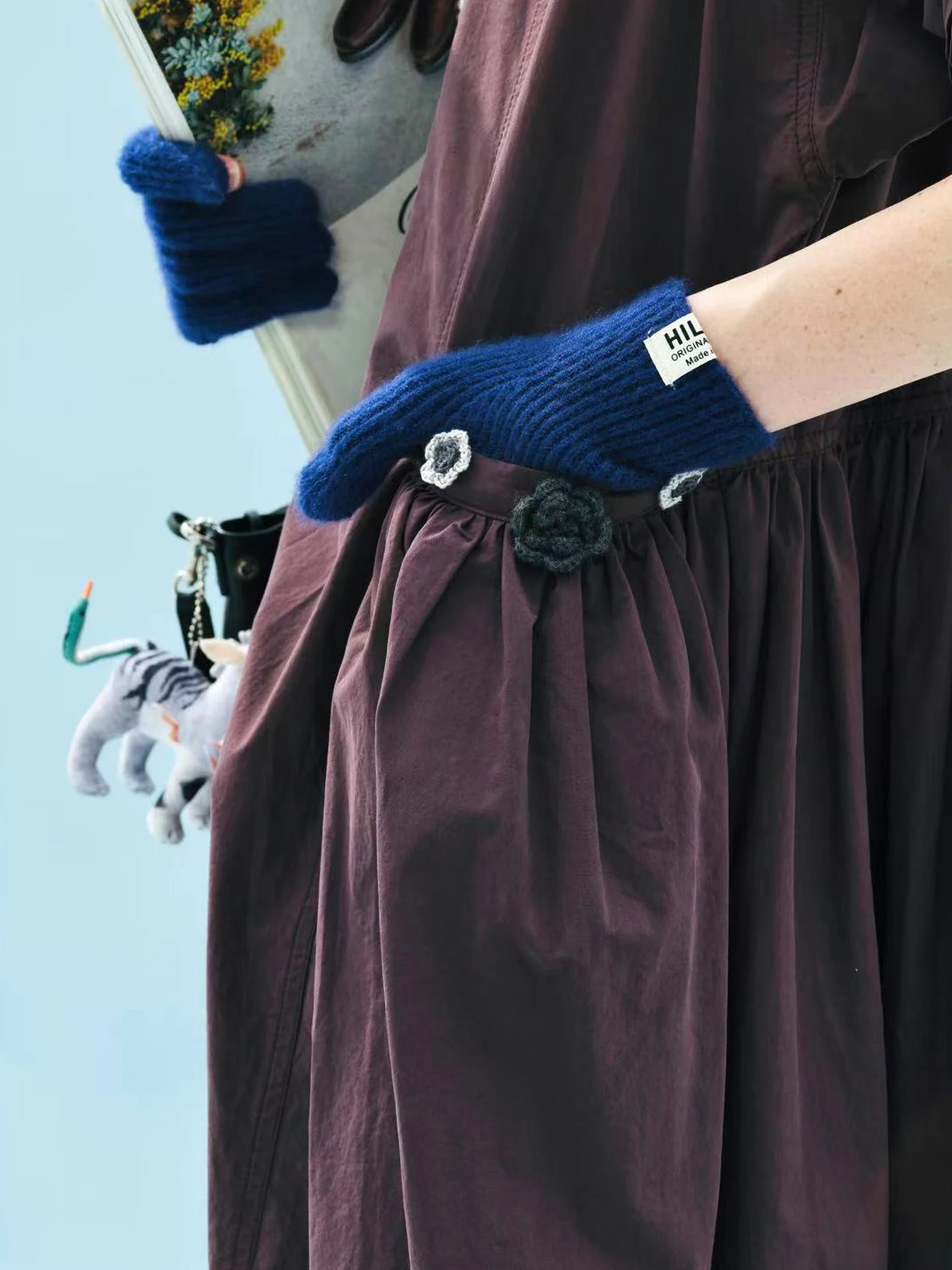 Abito midi bordeaux a maniche lunghe con bottoni decorativi Ideale per il fine settimana informale Affascinante e senza sforzo 255138