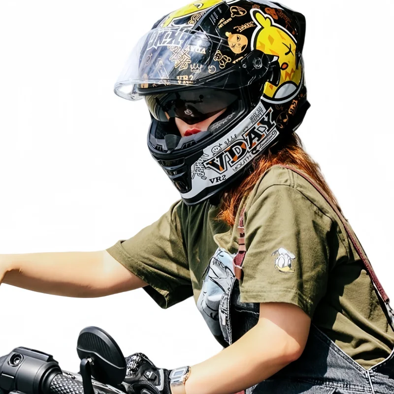 Unisex Full Face Motorcycle Helmet, Magnetic Anti-Fog Lens, DOT Certified, 4-Season Motorbike Helmet with Aerodynamic Spoiler