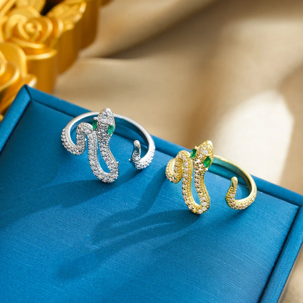 تقوم الحلقة ذات المجموعة الصغيرة لسنة البروج على تحلب سحرًا وفريدًا. لديه فتحة مميزة على Instagram