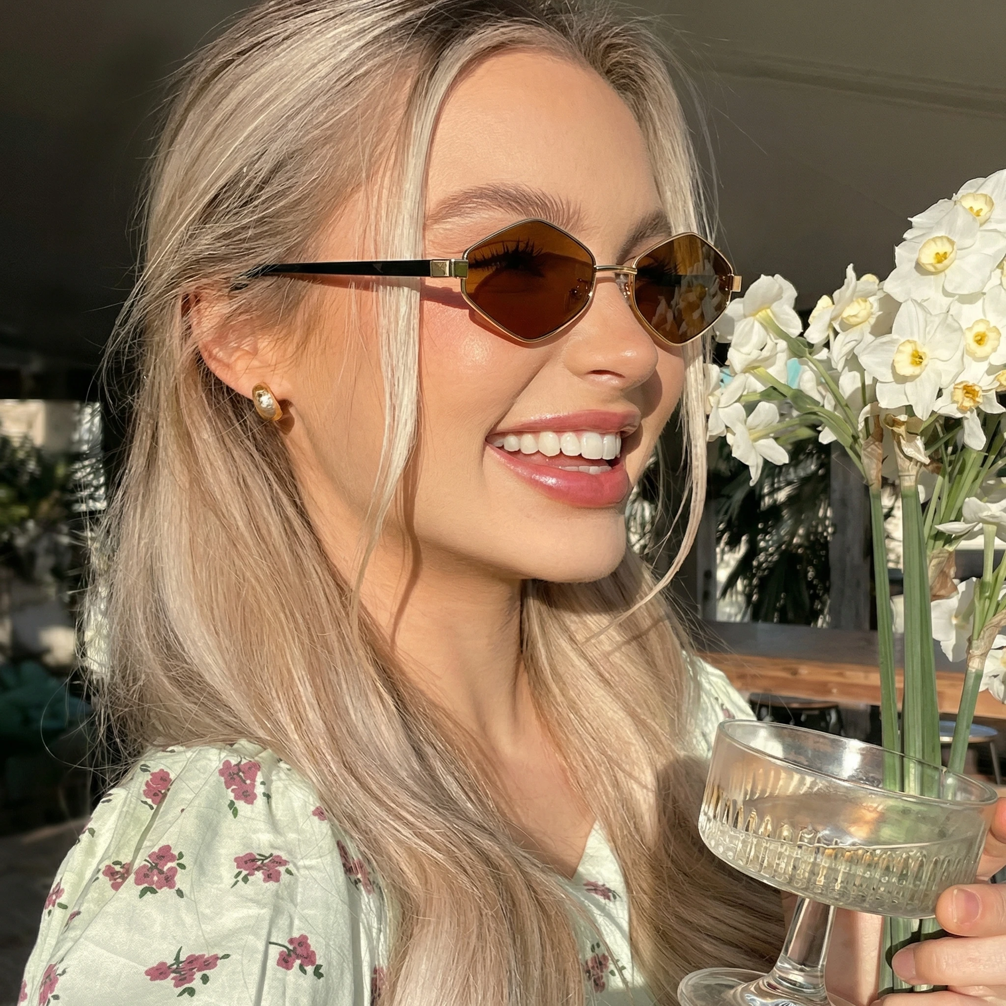Vintage Unisex Narrow Geometric Alloy Frame Sunglasses Contrast Color Temple Block Glare Shades for Party Travel
