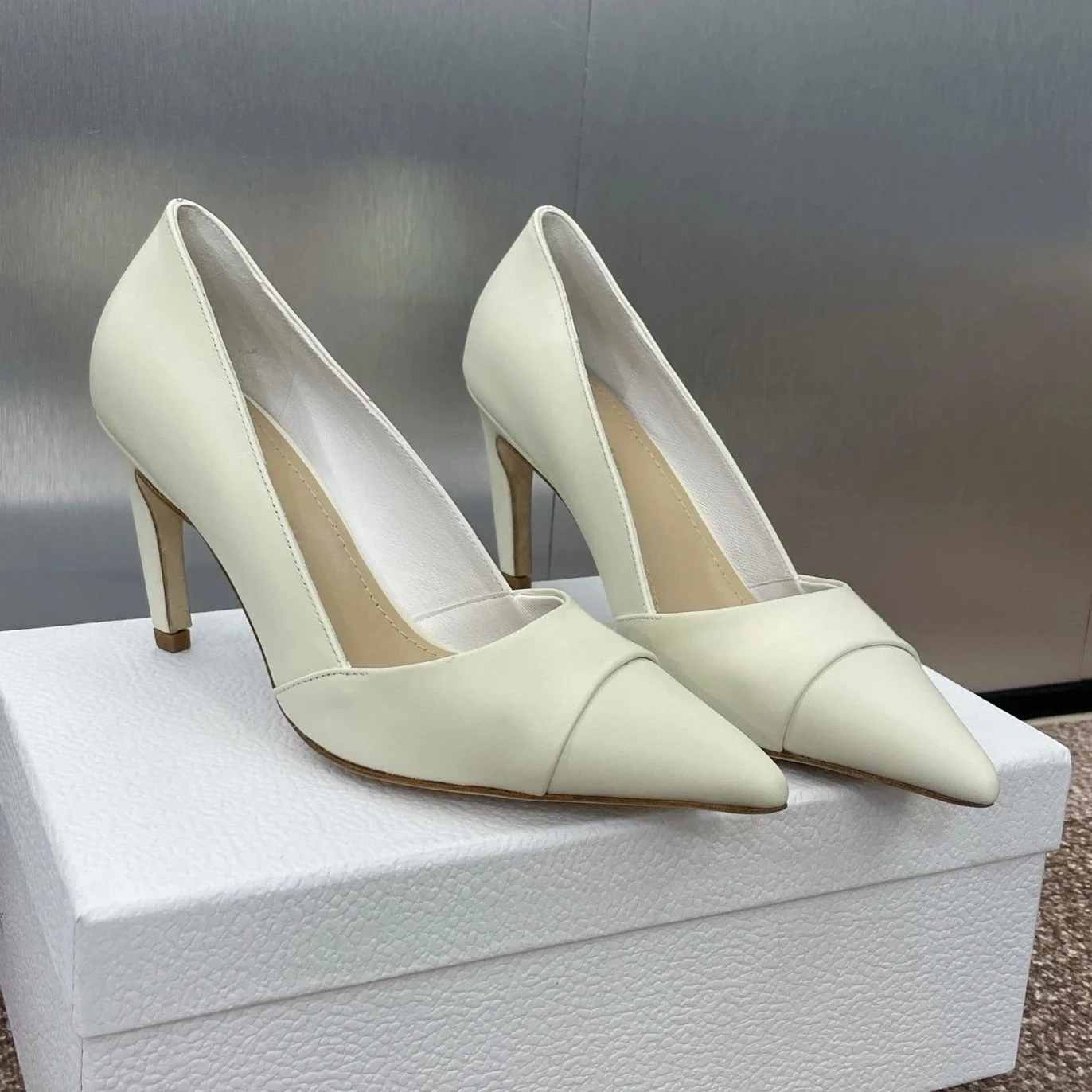 

Early Spring New Pointed-Toe Shallow Thin Heels Nude High-Heeled Ladies Sexy Professional Single-Layer Shoes Pumps Botas Mujer