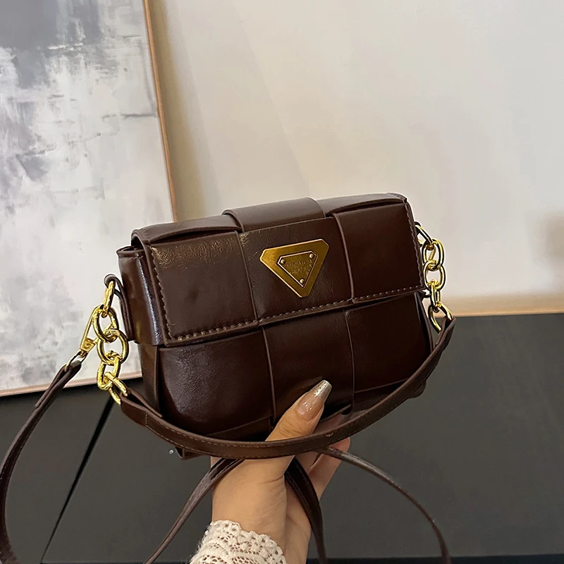 

Шикарный модный женский клатч с простым кожаным однотонным дизайном и буквенным логотипом