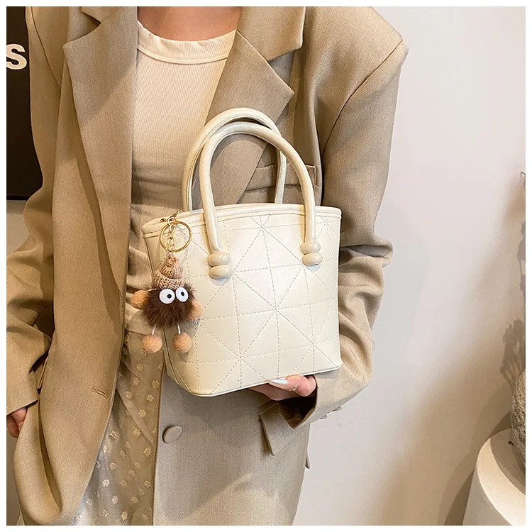 

This Year's Popular Handbags 2025 Autumn New Trendy Fashion Bucket Bags Versatile Niche Shoulder Messenger Bags