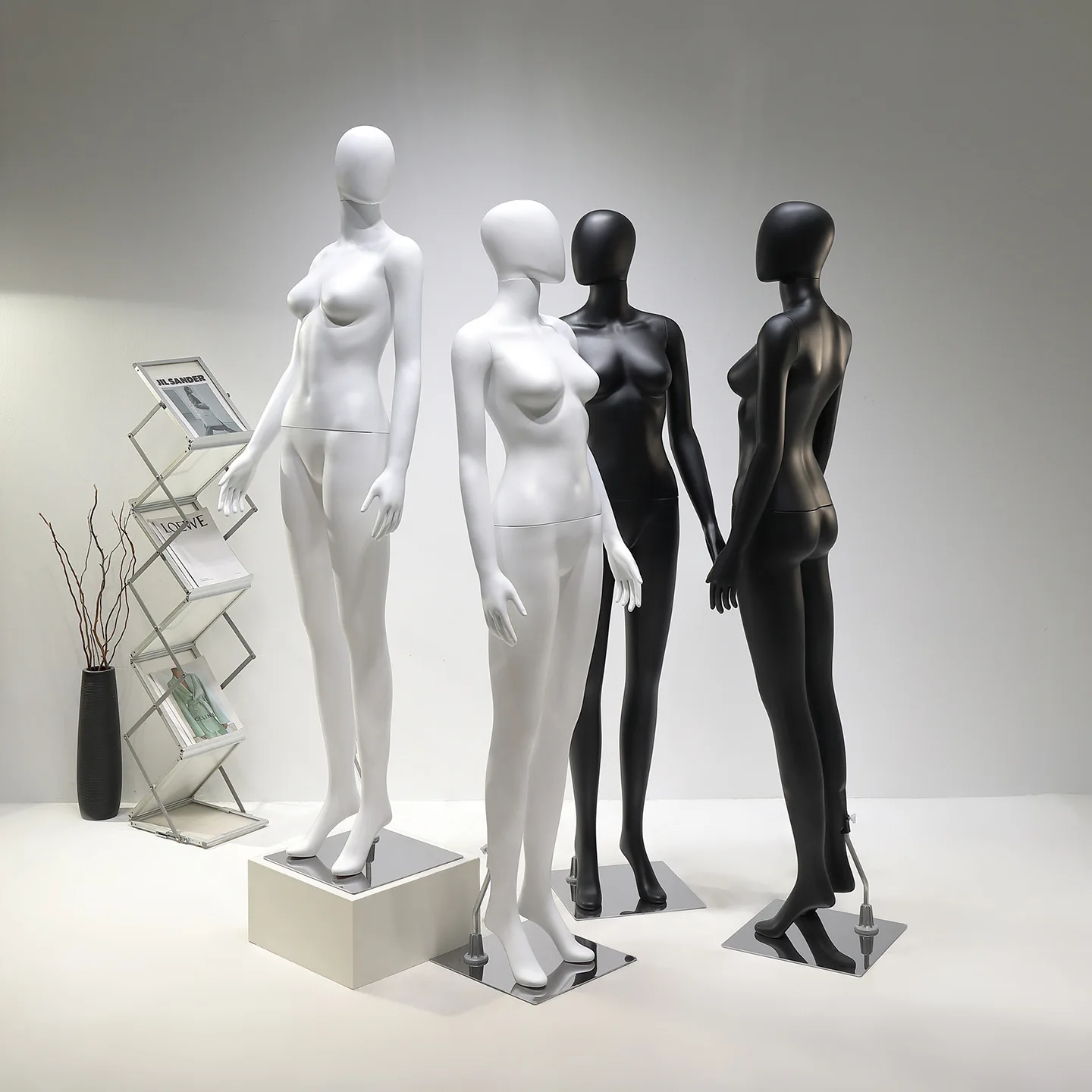 Full-body display stand for fashion store window fake human women's model props, realistic small bust model display stand