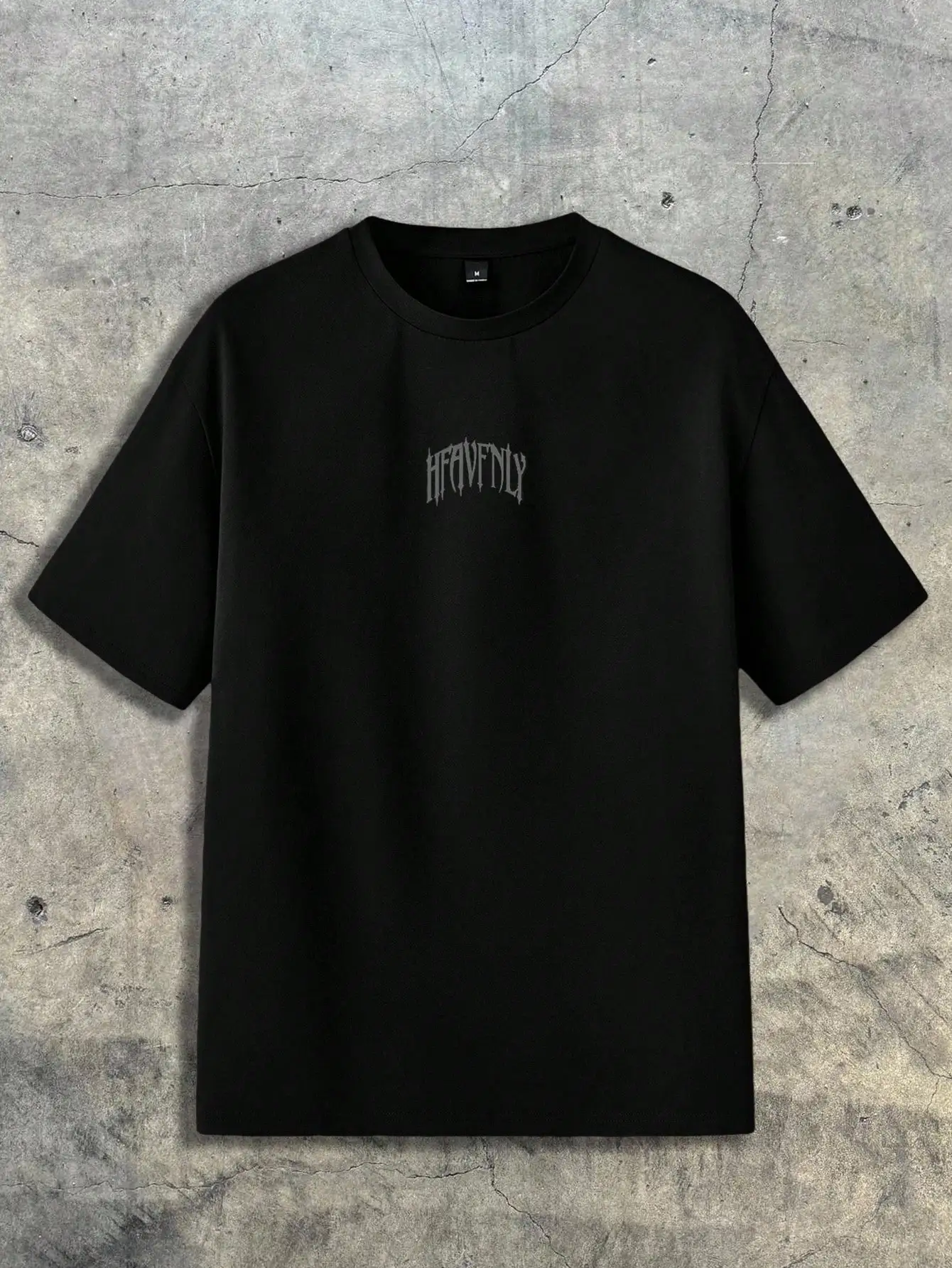 

Мужская футболка оверсайз с графическим принтом и надписью в стиле эмо