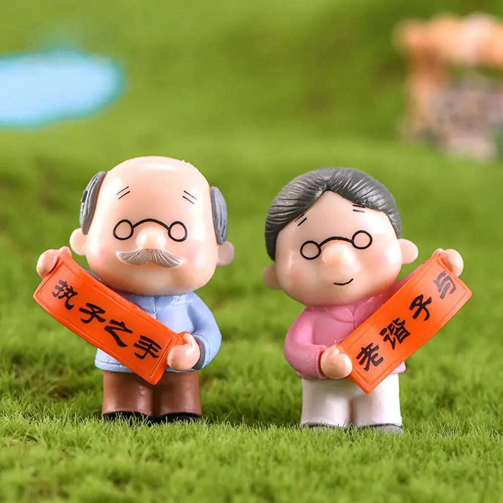 

Cartoon Cute Grandma Grandpa Home Sweety Lovers Dollhouse Ornaments Fairy Garden Figurines Christmas Decoration Miniatures
