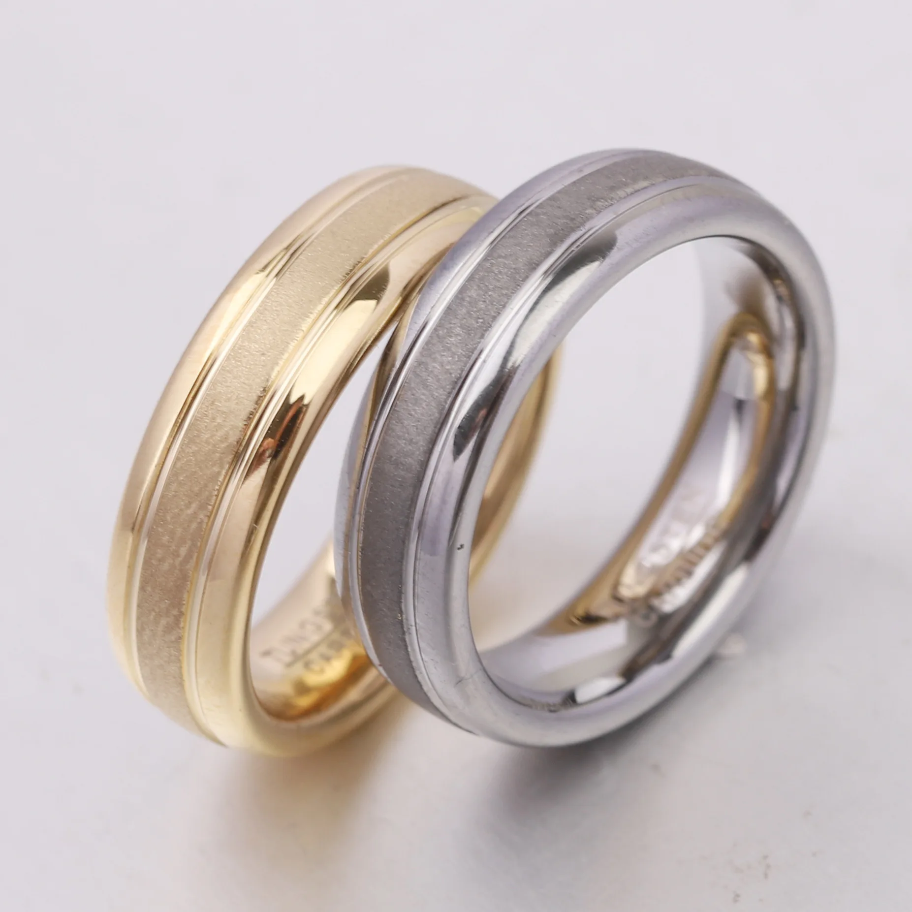 Goldfarbener matter Wolframring für Paare, Herren und Damen, klassischer Ehering, Verlobungsring, 6 mm, besonderes Valentinstagsgeschenk für Liebhaber. – Detail 4