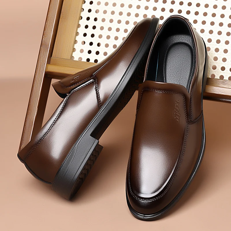 

Повседневная мужская кожаная обувь без шнуровки на плоской подошве в британском ретро-джентльменском стиле для офиса и модной вечеринки, черный, коричневый, хит продаж для взрослых
