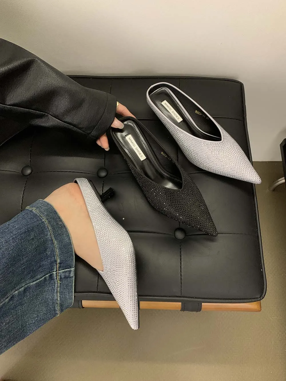 

Pointed Toe Women Slides Slippers Fashion Dress Shoes Thin Mid Heeled Silver Black Rhinestone Shining Sequined Cloth Pumps 35-39