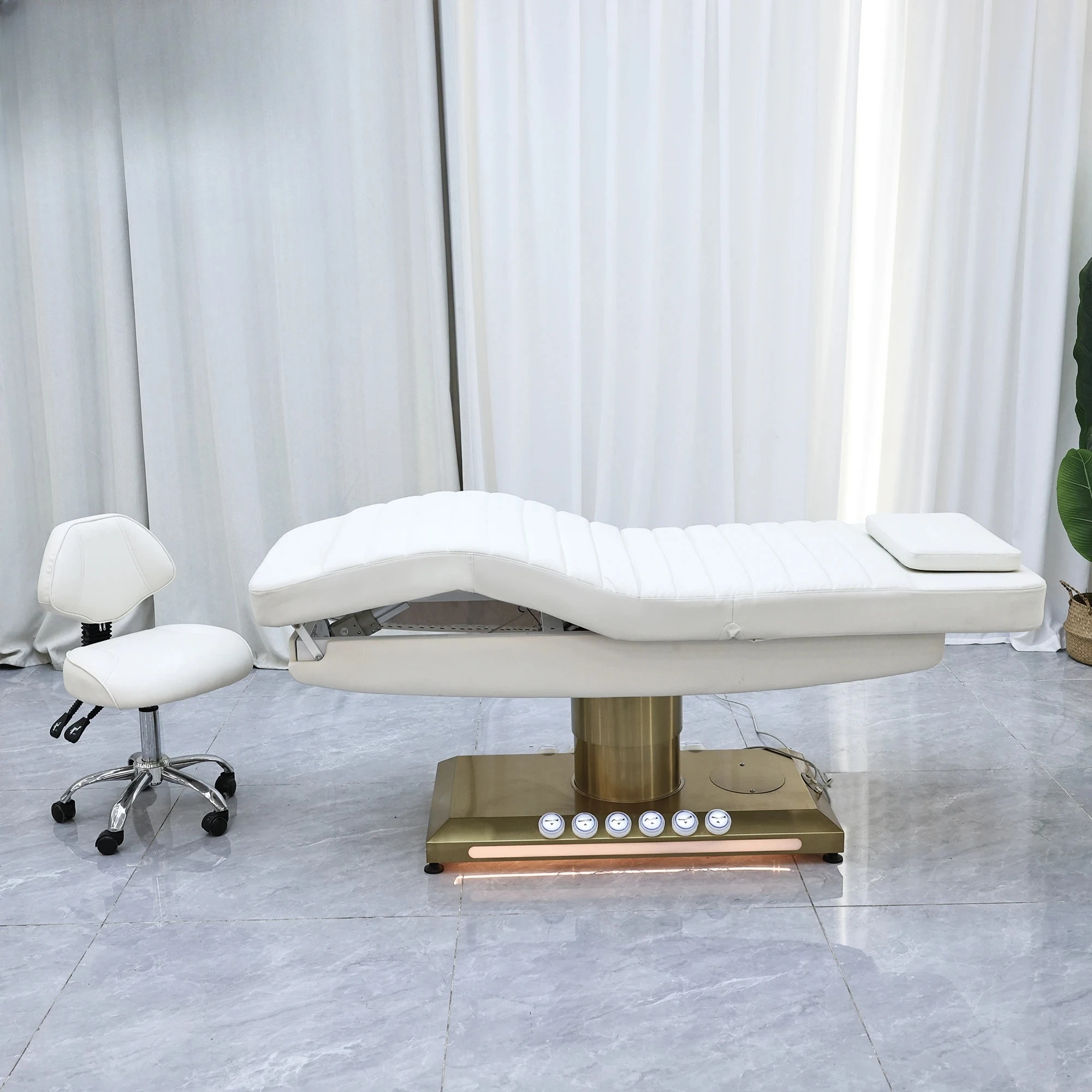 

Регулируемая электрическая кушетка с 3 моторами для косметологических процедур, массажа и спа-терапии для салонов красоты и оздоровительных центров