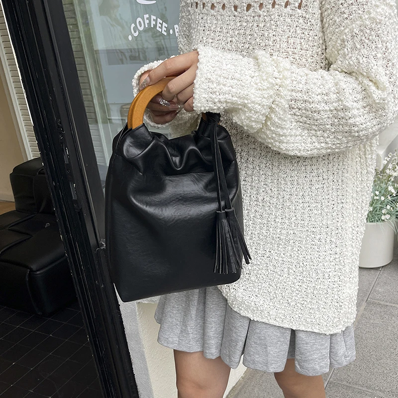 

Элегантная дизайнерская кожаная сумка-тоут для женщин, стильная и модная, для повседневного городского образа.