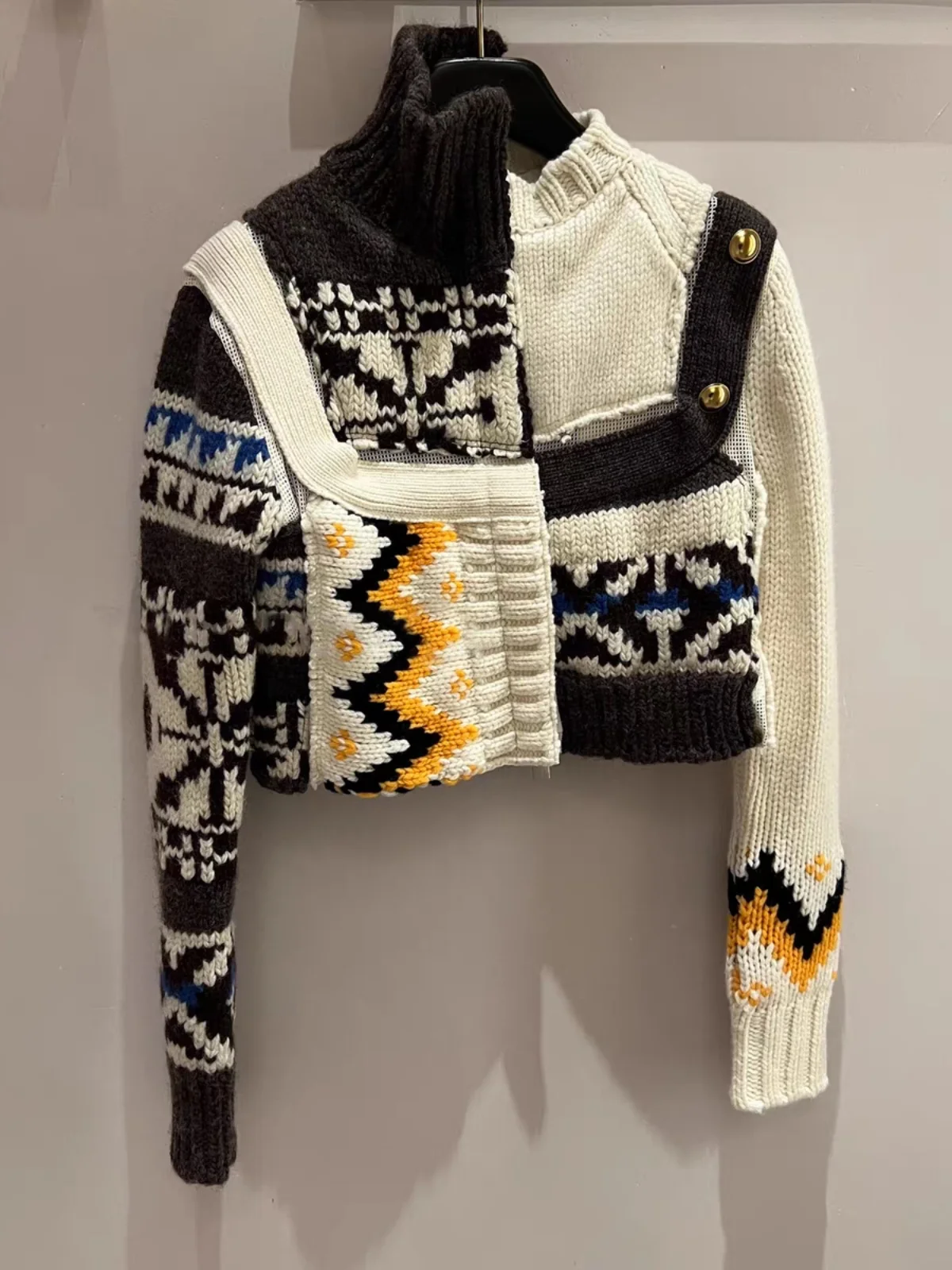 

FOG SACAI Spring Summer 2025 Color Blo Patchwork Asymmetrical Knitted Sweater f High Collar ort Sle Wool Blend Top