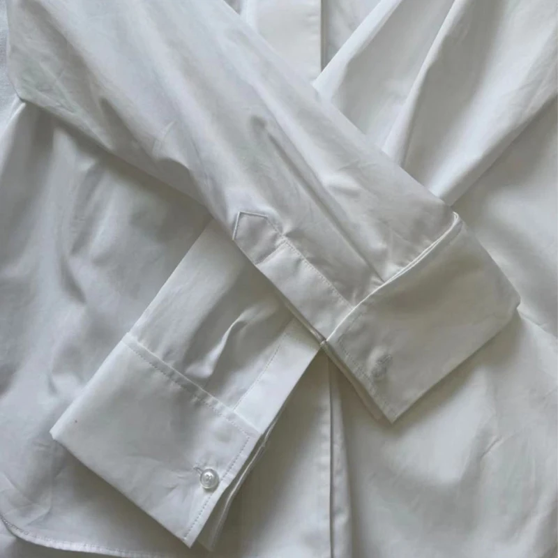 Camisa branca de manga comprida com decote em V FWRD Camisa branca minimalista para deslocamento # FWRD0041