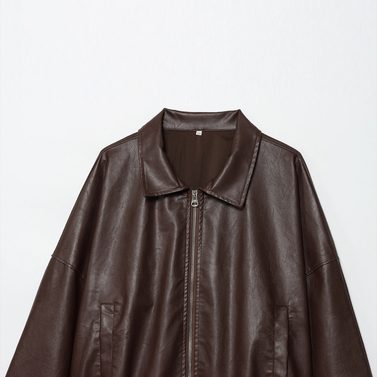 ファッショナブルなレザージャケットコート ポケットとベルト付き レディース 秋の新作 個性的なデザイン 通勤スタイル ルーズフィット 長袖 ジッパー開閉 ショート丈