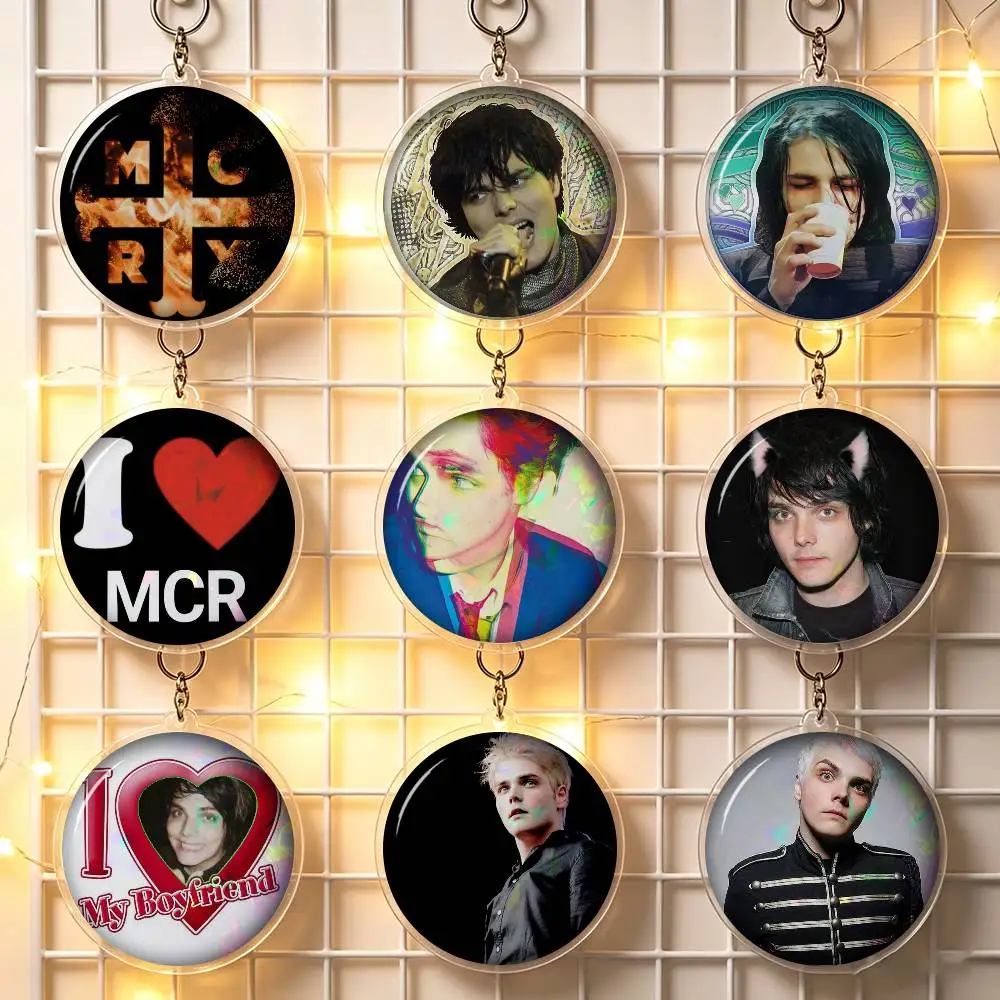 Sänger G-Gerard Way Figuren-Icon-Abzeichen Handgefertigte Blechbrosche für Rucksack Kleidung Brust-Ornament Geschenke