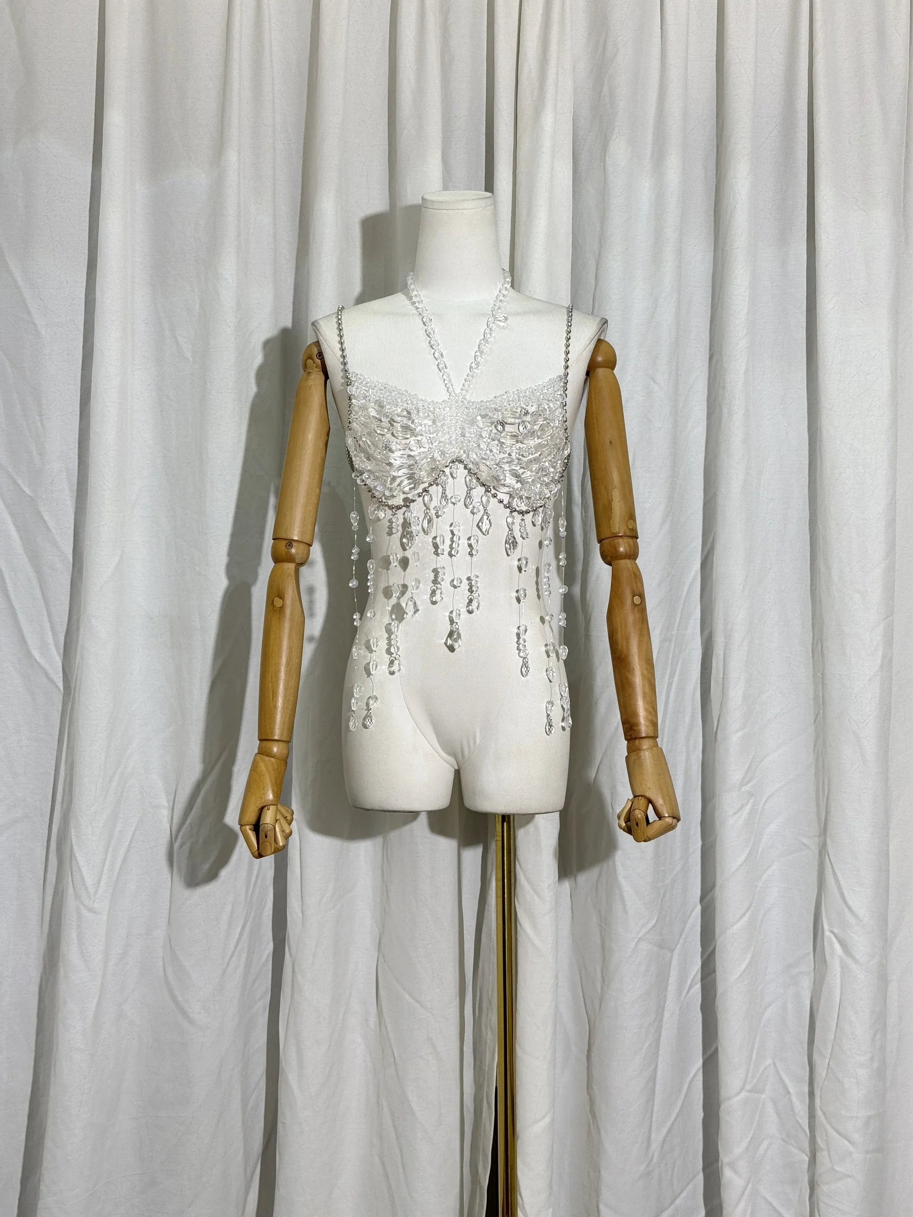 

Hot Sexy Women Europe and America Crystal Bead Women Handmade Vest Streetwear Bra Top Hollow Out Body Chain Holiday Beachwear