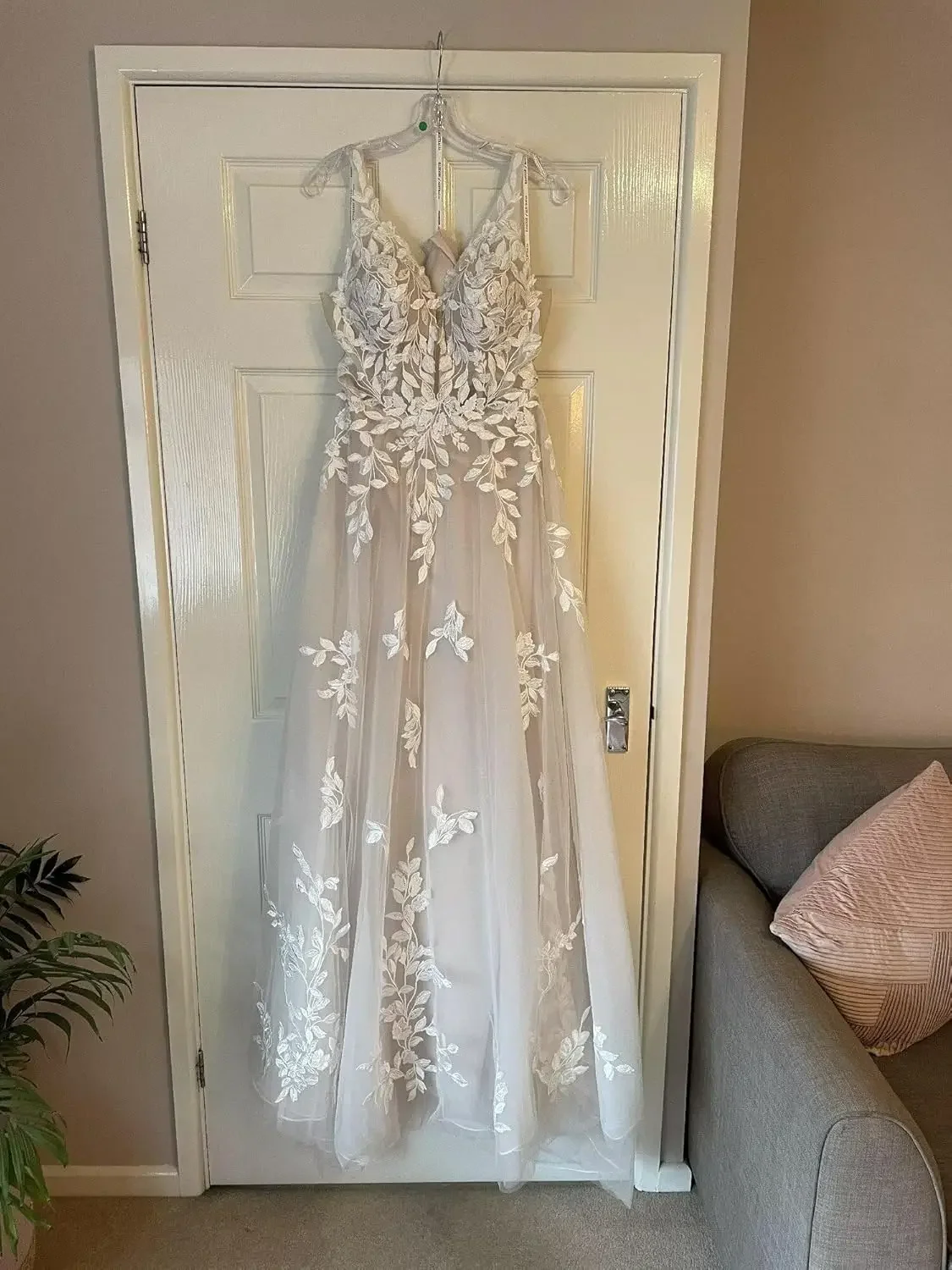 Gaun Pengantin A-Line Sederhana Tulle Gaun Pengantin Sederhana Gaun Pengantin Renda Kerah V untuk Wanita dengan Kereta Api Ukuran Besar 2025