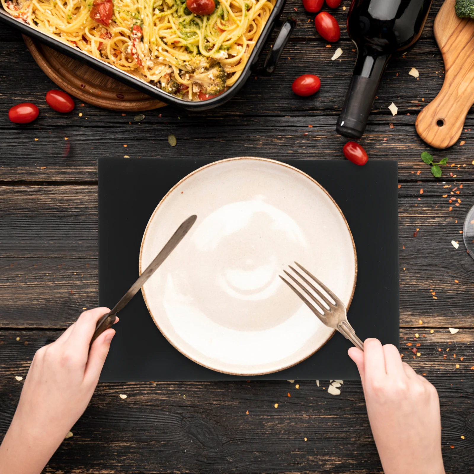 

2 Pcs Black Silicone Heat Resistant Non Slip Easy Clean Dining Table Mats for Home Baby Meal Time Outdoor Use