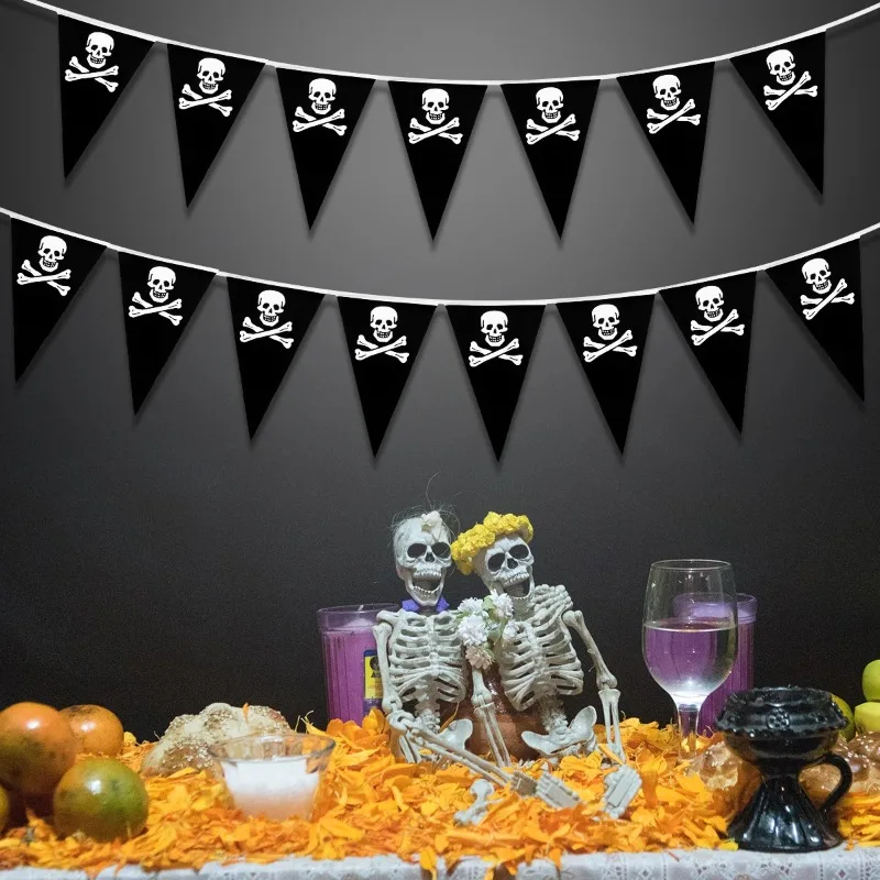 

5-meter Halloween pirate banner, pirate skull print, black triangular flag, pirate themed party decoration for birthday parties